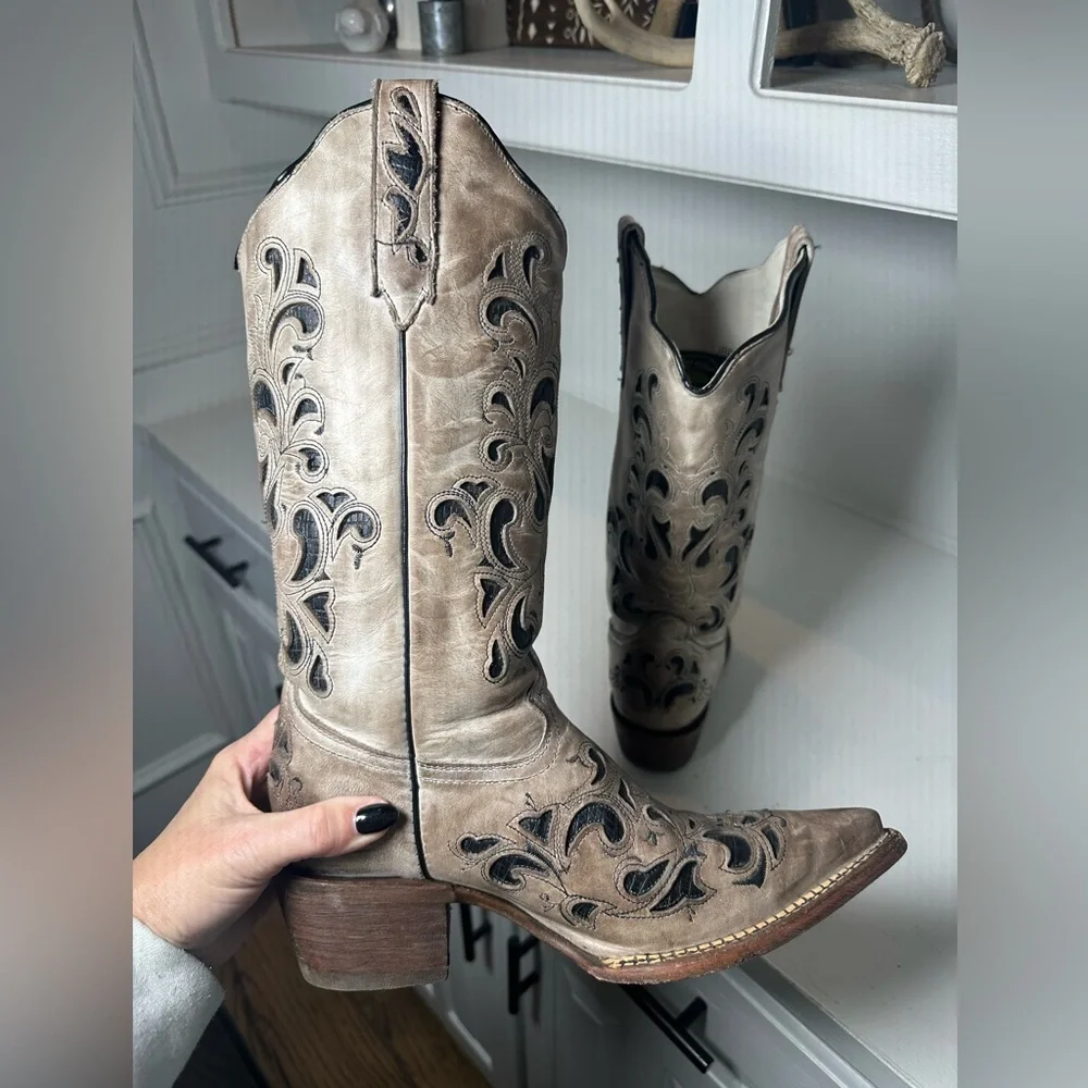 **SOLD**J.B. Dillon Women’s Western Boots 7.5B Tan Cutout Leather Cowboy Vintage - Picture 5 of 7